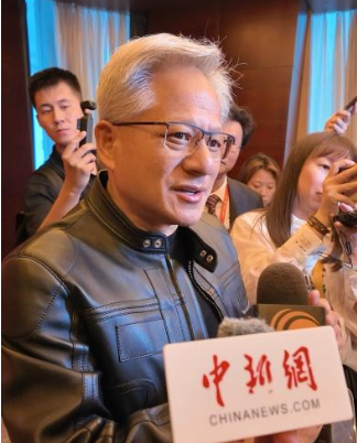 黄仁勋年内第三次访华，用这个词形容中国AI产业